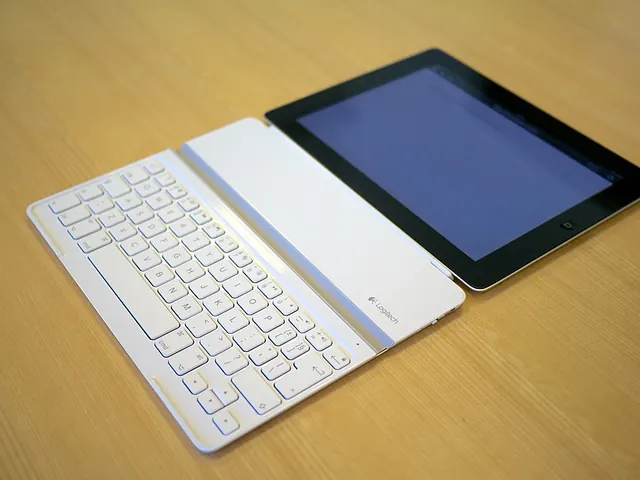 Tablet with keyboard